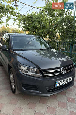 Внедорожник / Кроссовер Volkswagen Tiguan 2015 в 