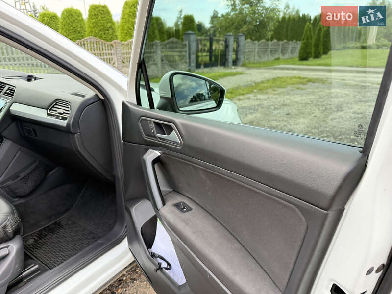 Внедорожник / Кроссовер Volkswagen Tiguan 2019 в Львове