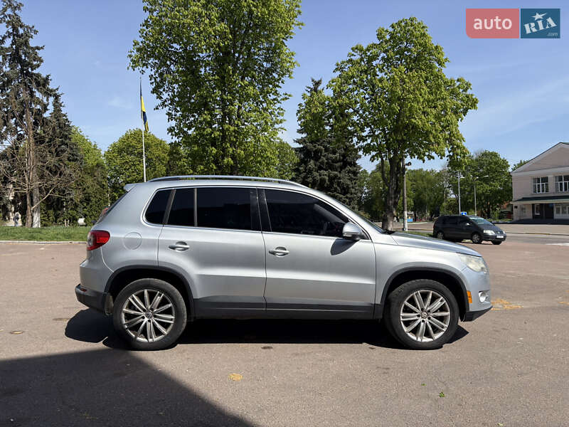 Внедорожник / Кроссовер Volkswagen Tiguan 2010 в Киеве