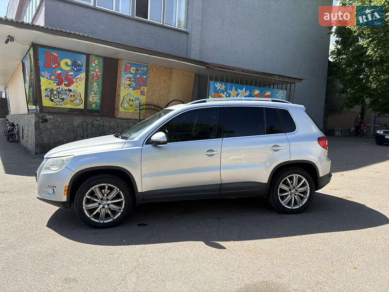 Внедорожник / Кроссовер Volkswagen Tiguan 2010 в Киеве