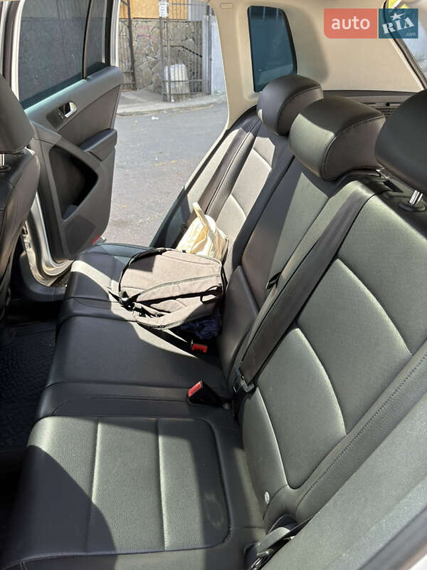Внедорожник / Кроссовер Volkswagen Tiguan 2010 в Киеве