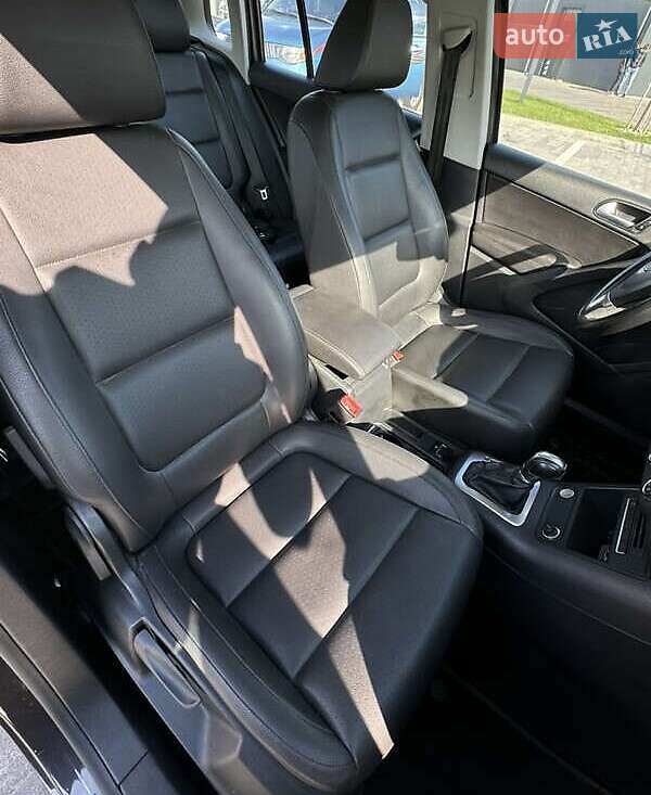 Внедорожник / Кроссовер Volkswagen Tiguan 2016 в Луцке