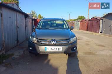 Внедорожник / Кроссовер Volkswagen Tiguan 2012 в Запорожье
