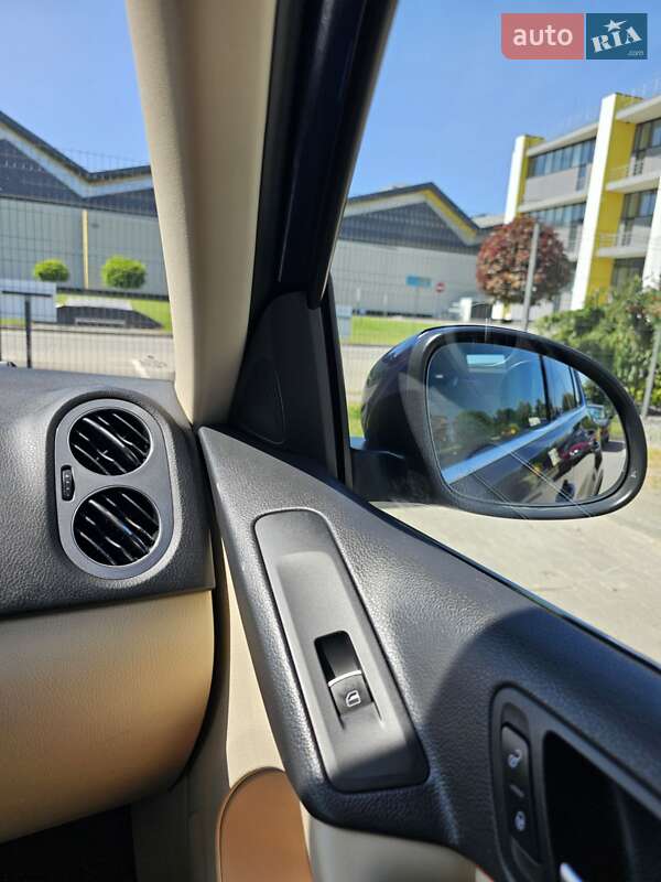 Внедорожник / Кроссовер Volkswagen Tiguan 2011 в Бродах