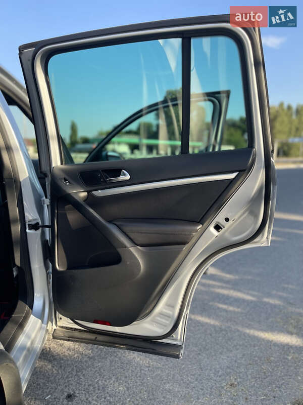 Внедорожник / Кроссовер Volkswagen Tiguan 2016 в Днепре