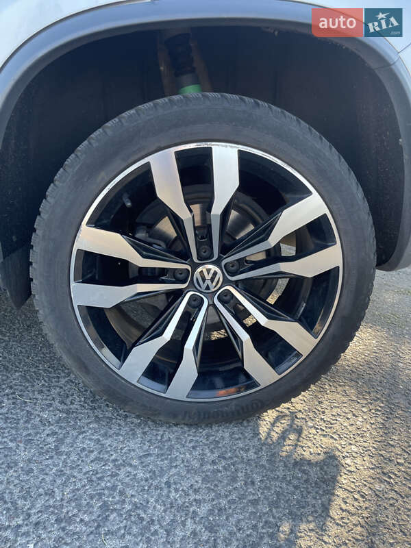 Внедорожник / Кроссовер Volkswagen Tiguan 2016 в Днепре