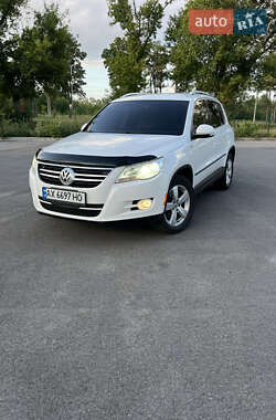 Позашляховик / Кросовер Volkswagen Tiguan 2010 в Харкові