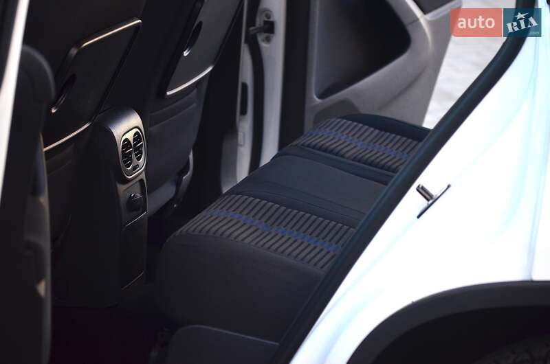 Внедорожник / Кроссовер Volkswagen Tiguan 2010 в Днепре фото 23 Внедорожник / Кроссовер Volkswagen Tiguan 2010 в Днепре