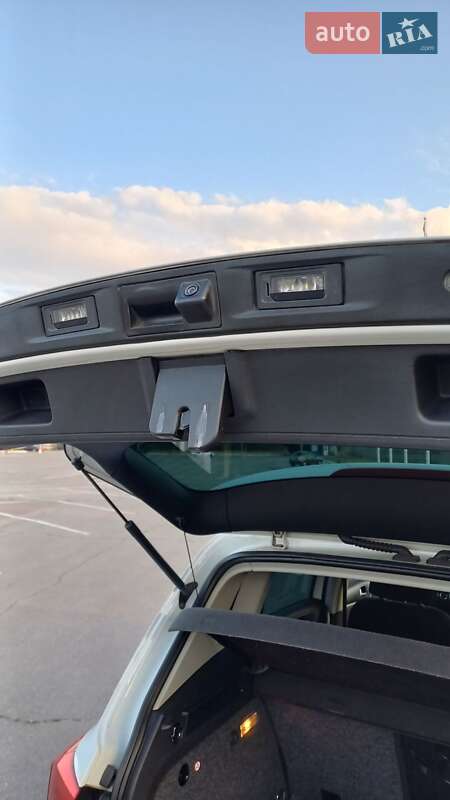 Внедорожник / Кроссовер Volkswagen Tiguan 2015 в Запорожье