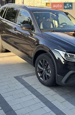 Внедорожник / Кроссовер Volkswagen Tiguan 2021 в 