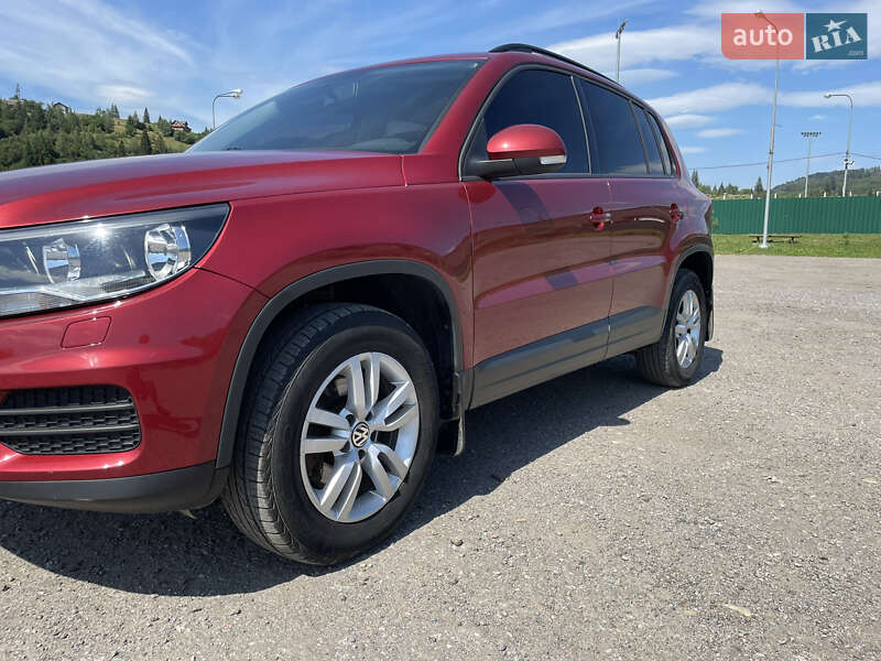 Внедорожник / Кроссовер Volkswagen Tiguan 2015 в Славском
