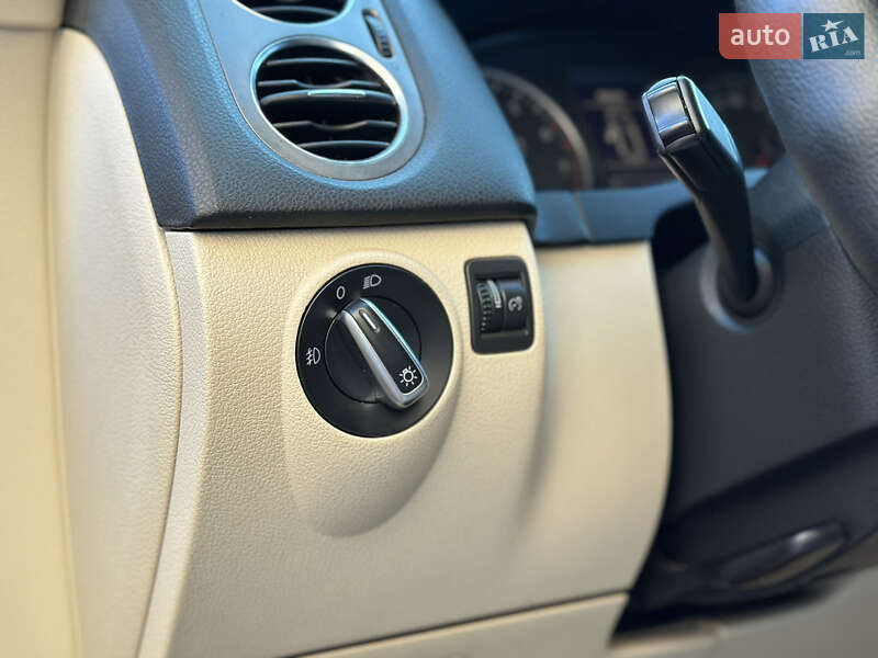 Внедорожник / Кроссовер Volkswagen Tiguan 2010 в Киеве