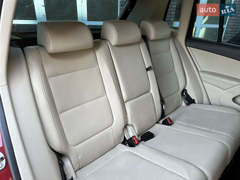 Внедорожник / Кроссовер Volkswagen Tiguan 2010 в Киеве