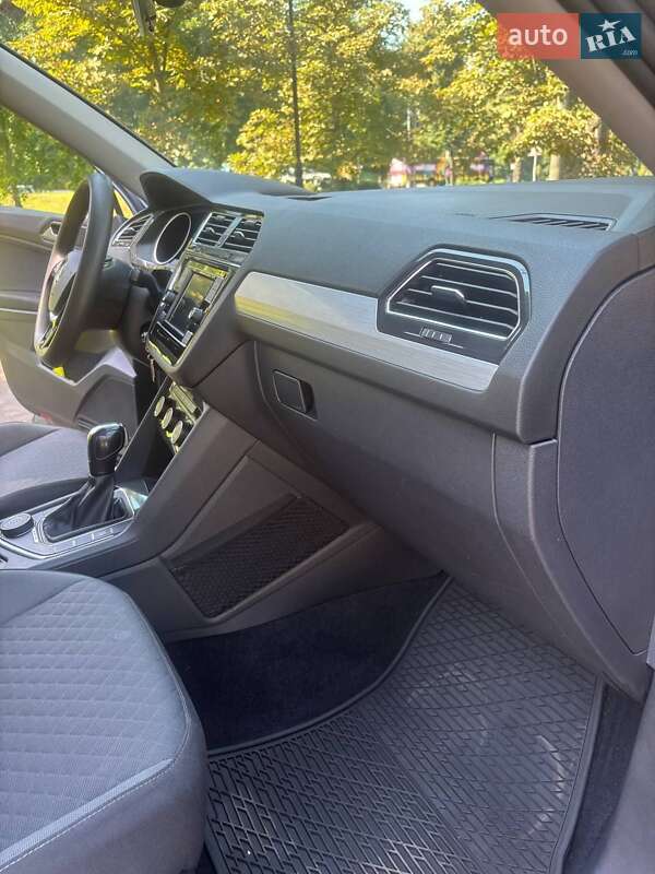 Внедорожник / Кроссовер Volkswagen Tiguan 2017 в Киеве