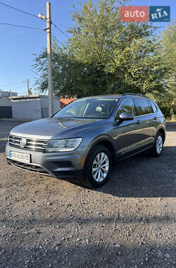Внедорожник / Кроссовер Volkswagen Tiguan 2017 в Кривом Роге