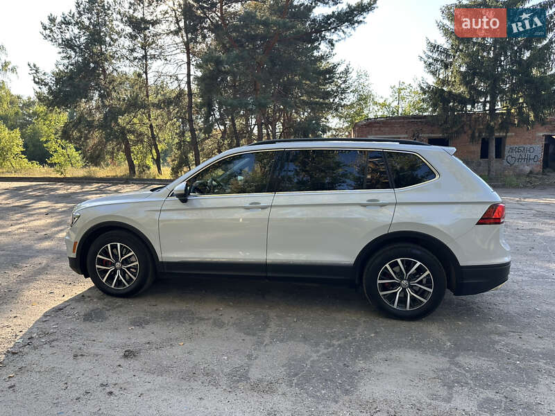 Внедорожник / Кроссовер Volkswagen Tiguan 2017 в Ахтырке