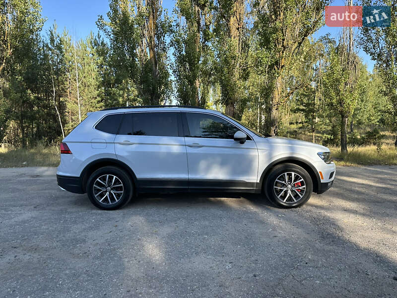 Внедорожник / Кроссовер Volkswagen Tiguan 2017 в Ахтырке