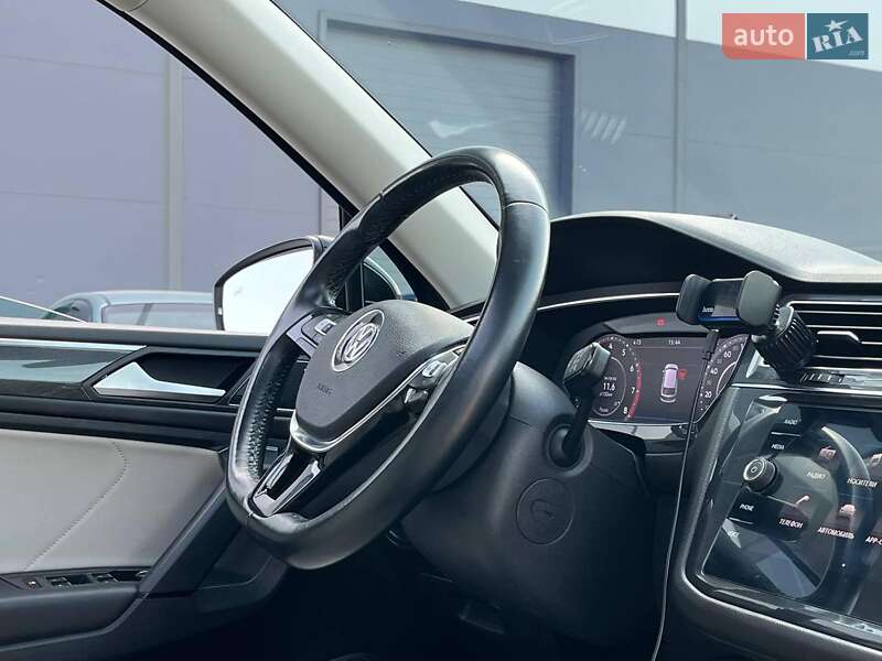 Позашляховик / Кросовер Volkswagen Tiguan 2018 в Львові