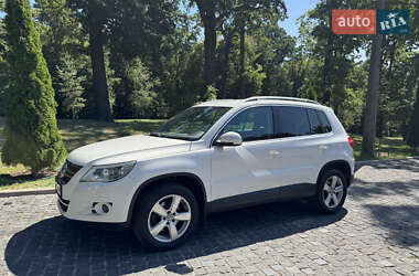 Позашляховик / Кросовер Volkswagen Tiguan 2010 в Києві
