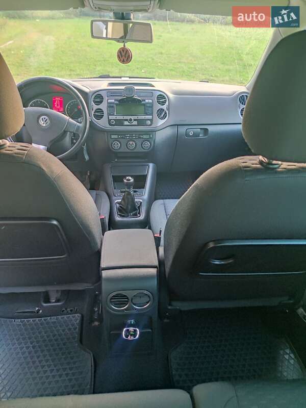 Внедорожник / Кроссовер Volkswagen Tiguan 2008 в Лохвице