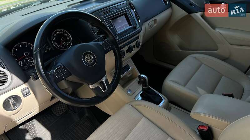 Внедорожник / Кроссовер Volkswagen Tiguan 2015 в Львове