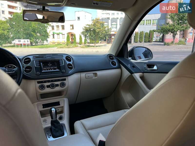 Внедорожник / Кроссовер Volkswagen Tiguan 2015 в Львове