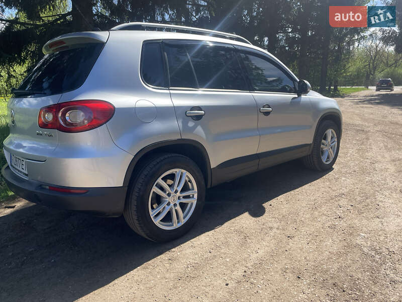 Внедорожник / Кроссовер Volkswagen Tiguan 2010 в Городенке