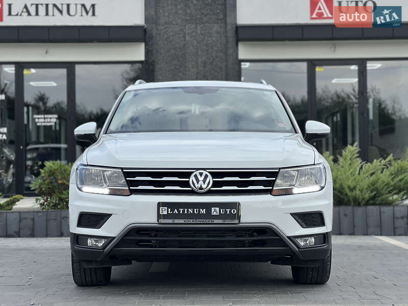 Внедорожник / Кроссовер Volkswagen Tiguan 2017 в Ужгороде