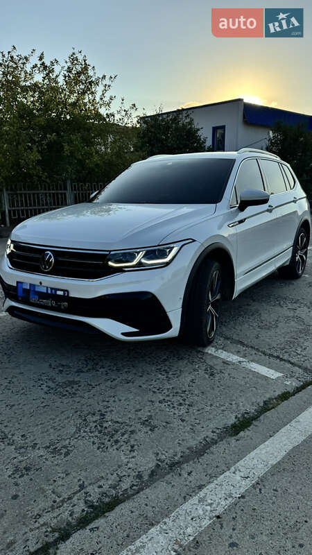 Внедорожник / Кроссовер Volkswagen Tiguan 2023 в Южноукраинске