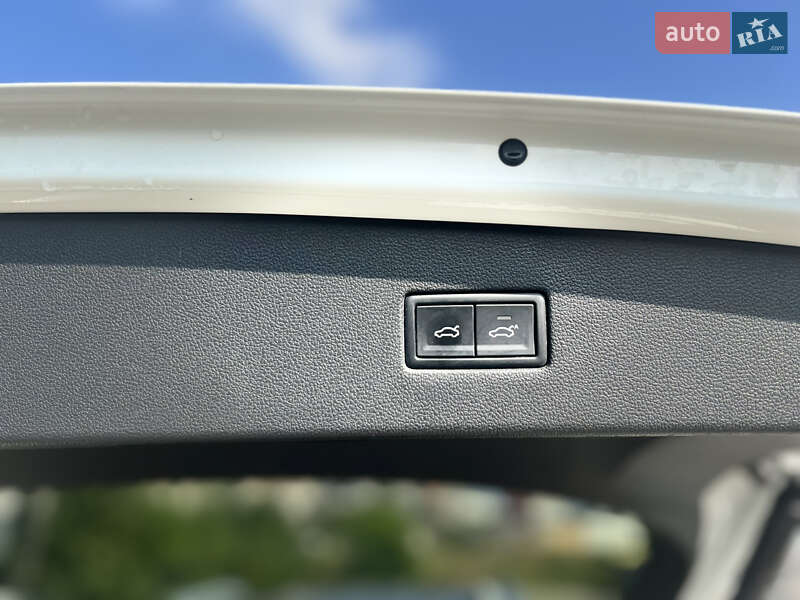 Внедорожник / Кроссовер Volkswagen Tiguan 2018 в Львове