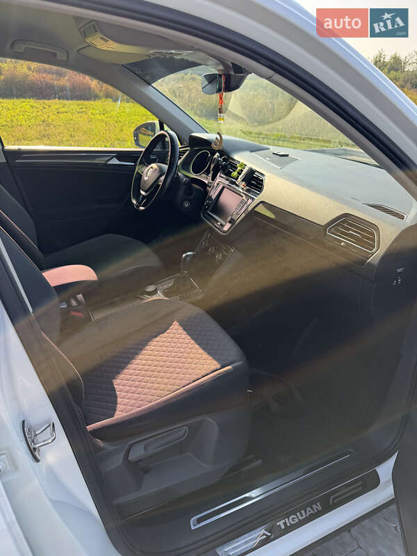 Внедорожник / Кроссовер Volkswagen Tiguan 2016 в Львове фото 18 Внедорожник / Кроссовер Volkswagen Tiguan 2016 в Львове