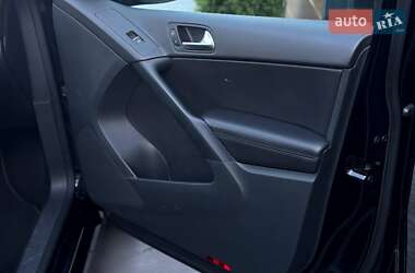 Внедорожник / Кроссовер Volkswagen Tiguan 2016 в 