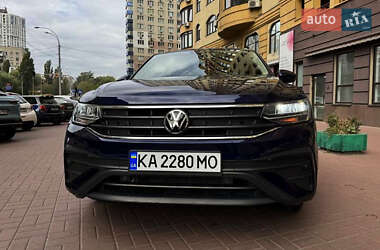 Внедорожник / Кроссовер Volkswagen Tiguan 2022 в Киеве