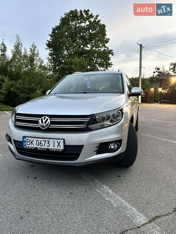 Внедорожник / Кроссовер Volkswagen Tiguan 2011 в Ровно