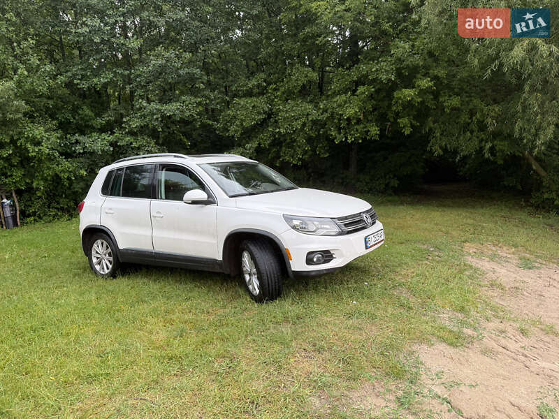 Внедорожник / Кроссовер Volkswagen Tiguan 2012 в Гадяче
