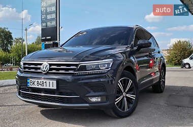 Внедорожник / Кроссовер Volkswagen Tiguan 2019 в Дубно