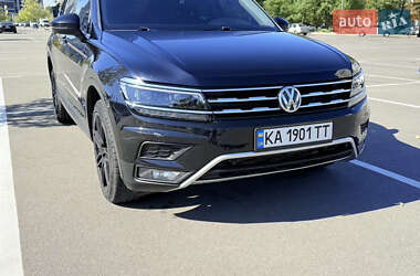 Внедорожник / Кроссовер Volkswagen Tiguan 2017 в 