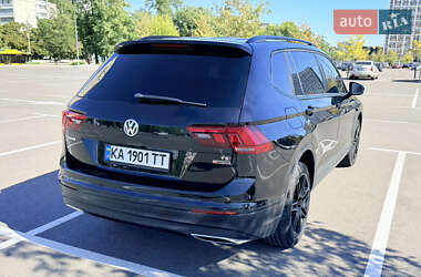 Внедорожник / Кроссовер Volkswagen Tiguan 2017 в 