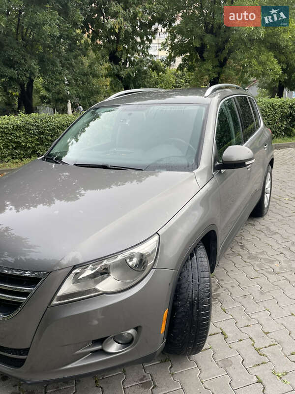 Внедорожник / Кроссовер Volkswagen Tiguan 2010 в Черновцах