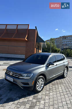 Внедорожник / Кроссовер Volkswagen Tiguan 2017 в Кривом Роге