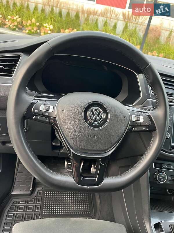 Позашляховик / Кросовер Volkswagen Tiguan 2016 в Луцьку