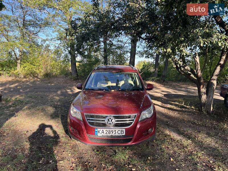 Внедорожник / Кроссовер Volkswagen Tiguan 2010 в Киеве