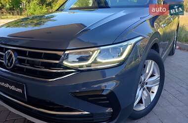 Внедорожник / Кроссовер Volkswagen Tiguan 2021 в 