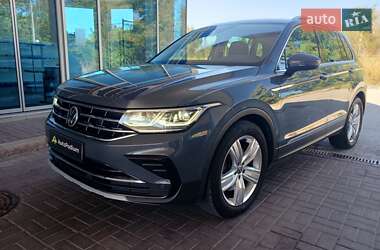 Внедорожник / Кроссовер Volkswagen Tiguan 2021 в 