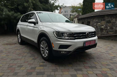 Внедорожник / Кроссовер Volkswagen Tiguan 2017 в Хмельницком