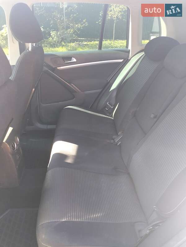 Внедорожник / Кроссовер Volkswagen Tiguan 2015 в Хмельницком