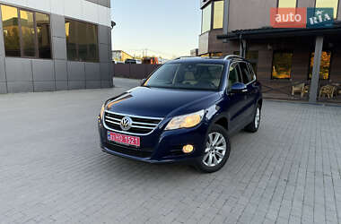 Внедорожник / Кроссовер Volkswagen Tiguan 2010 в Ровно