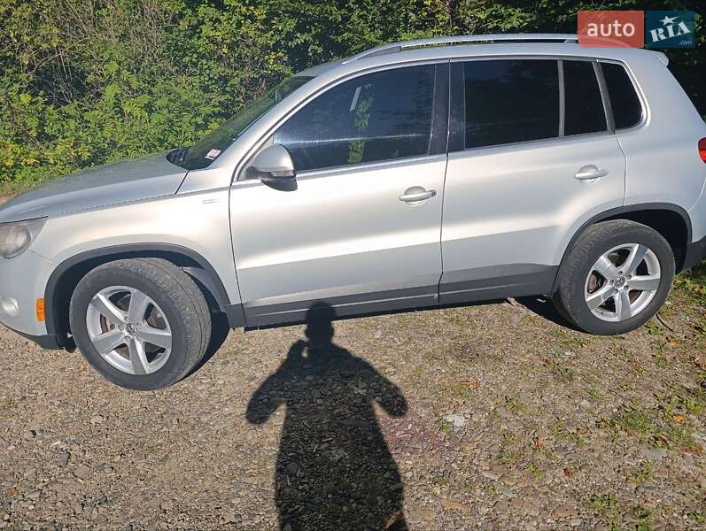 Внедорожник / Кроссовер Volkswagen Tiguan 2010 в Черновцах
