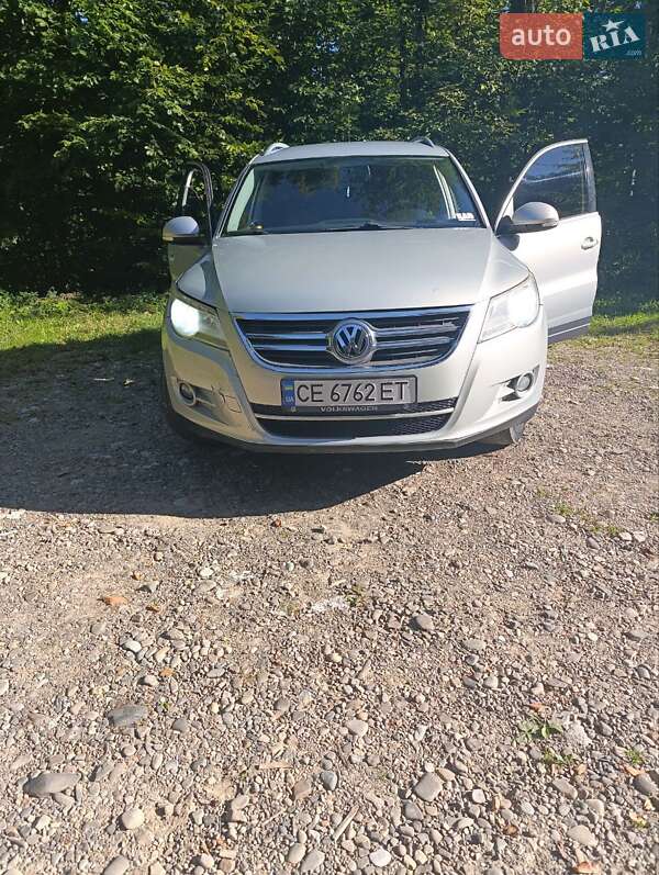 Внедорожник / Кроссовер Volkswagen Tiguan 2010 в Черновцах