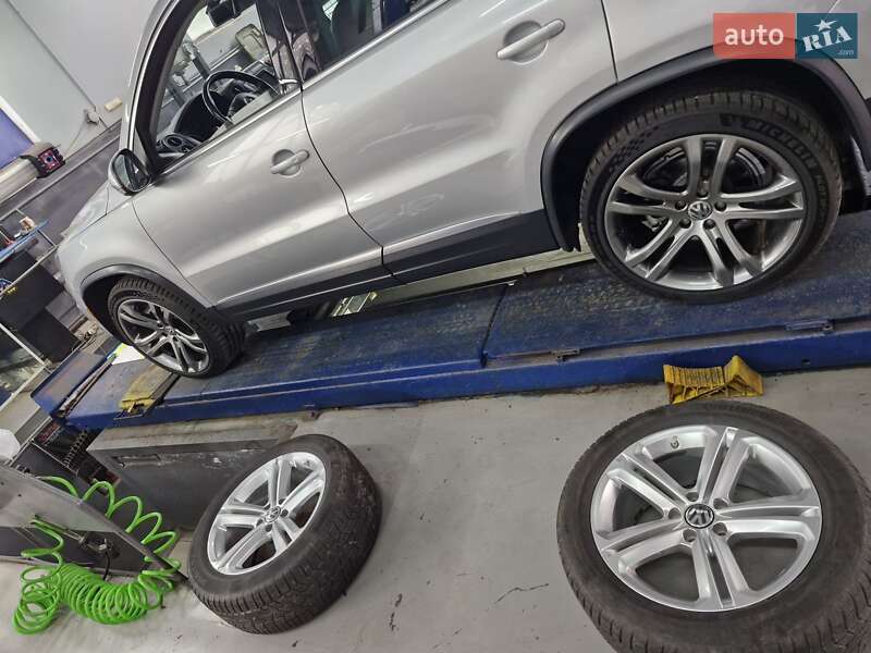 Внедорожник / Кроссовер Volkswagen Tiguan 2016 в Чернигове
